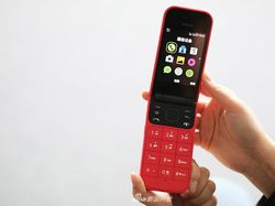 Penampakan Ponsel Lipat Nokia 2720 Berkelir Merah