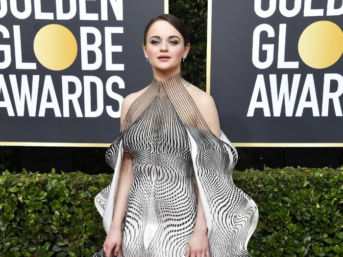 Joey King BEVERLY HILLS, CALIFORNIA - JANUARY 05: Joey King attends the 77th Annual Golden Globe Awards at The Beverly Hilton Hotel on January 05, 2020 in Beverly Hills, California. (Photo by Frazer Harrison/Getty Images)