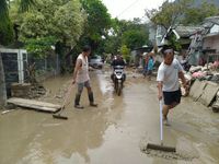 Pembersihan Lumpur Sisa Banjir Villa Nusa Indah Diprediksi Tuntas 2 Pekan