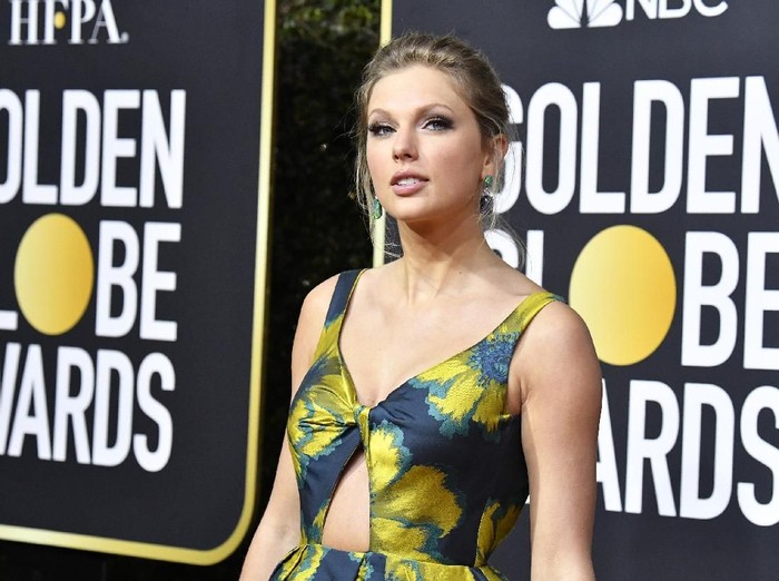 BEVERLY HILLS, CALIFORNIA - JANUARY 05: Taylor Swift attends the 77th Annual Golden Globe Awards at The Beverly Hilton Hotel on January 05, 2020 in Beverly Hills, California. (Photo by Frazer Harrison/Getty Images)