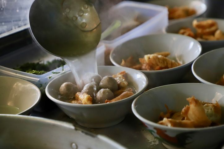 warung bakso pakai penglaris