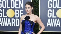 Shailene Woodley juga tampil kece dengan dress biru dari Balmain. Frazer Harrison/Getty Images