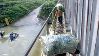 Lokasi tersebut tepatnya berada di Jalan alternatif Desa Gunung Sari, Citeureup, Kabupaten Bogor, Jawa Barat.