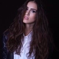 Huda sendiri mengaku senang bisa menjadi bagian dari orang yang mencetak sejarah di Arab. Saya sangat bangga karena menjadi yang pertama untuk mengenakan bikini pada sampul majalah Lilac. Saya model profesional dan hal itu adalah normal. Walau begitu, pada awalnya, saya enggan untuk mengenakan bikini dalam sampul majalah karena kekhawatiran terhadap norma-norma masyarakat kita, ungkap Huda. Foto: dok. Instagram