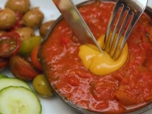 Persis Aslinya, Kuning Telur Vegan Ini Dibuat dari Tomat Kuning