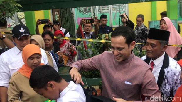 Mendikbud Nadiem Makarim meninjau SDN 02 Cirimekar, Cibinong, Bogor
