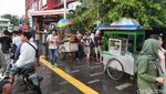 Potret PKL di Trotoar Jalan Salemba Raya yang Ditolak Warga