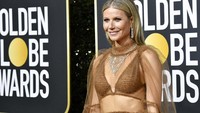 Dan yang juga jadi sorotan di malam itu adalah Gwyneth Paltrow dengan dress menerawangnya. Frazer Harrison/Getty Images