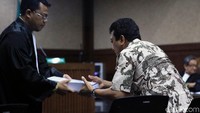 Jaksa KPK juga meminta majelis hakim menjatuhkan hukuman tambahan bagi Romahurmuziy alias Rommy, yaitu pencabutan hak politik.