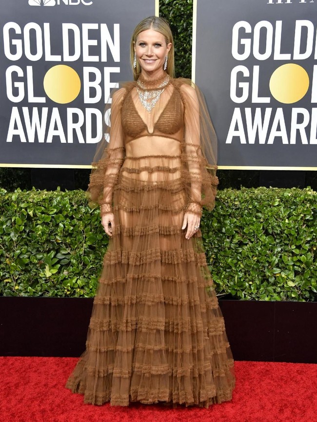 Gwyneth Paltrow sudah lama tidak memakai bra dalam aktivitas kesehariannya. Menurutnya memakai bra bisa jadi pemicu kanker. Foto: Frazer Harrison/Getty Images