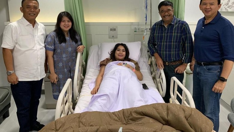 Foto: Djarot-Prasetio Edi Menjenguk Puput dan Ahok Pasca Kelahiran Putra Pertama (dok. istimewa) Foto: Djarot-Prasetio Edi Menjenguk Puput dan Ahok Pasca Kelahiran Putra Pertama (dok. istimewa)