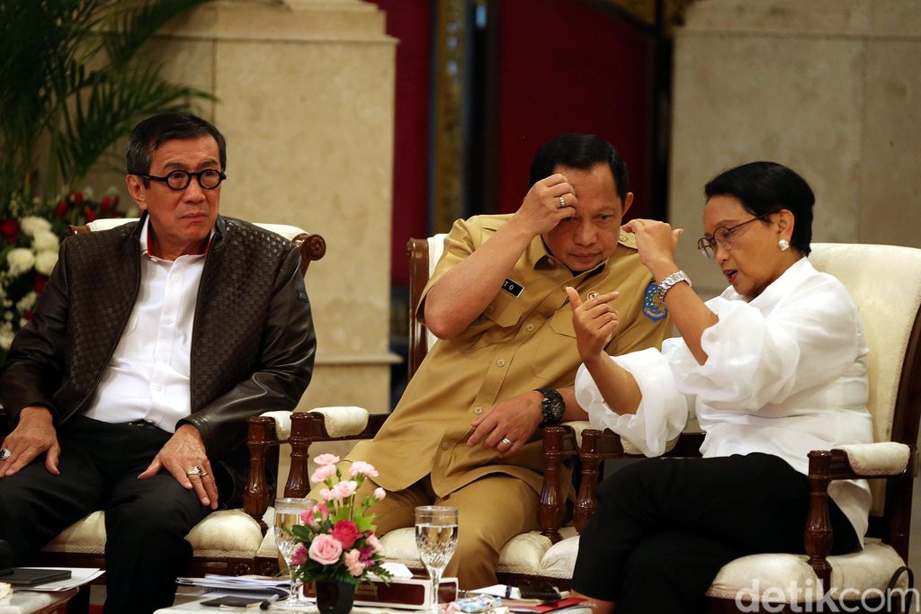 Presiden Joko Widodo (Jokowi)membuka SIdang Kabinet Paripurna (SKP) perdana di Tahun 2020, yang berlangsung di Istana Negara, Jakarta, Senin (6/1/2020).