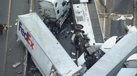 Dilansir dari Associated Press, Senin (6/1/2020), kecelakaan itu terjadi pada pukul 3.40 waktu setempat di Westmoreland County, sekitar 30 mil sebelah timur Pittsburgh. KDKA TV via AP.