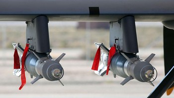 Di angkasa, MQ-9 Reaper meluncurkan misil Hellfire yang dipandu laser, mengarah dengan tepat dan menghancurkan konvoi mobil Soleimani. Foto: Getty Images