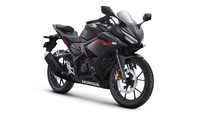 Pada pilihan warna baru ini, disematkan perpaduan warna hitam doff pada setiap sisi bodi dengan konsep grafis tipografi. Foto: Dok. PT Astra Honda Motor