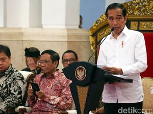Momen Jokowi Buka Sidang Kabinet Paripurna Perdana 2020