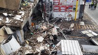 Ruko berlantai 4 di Slipi, Jakarta Barat tersebut roboh sekitar pukul 09.30 WIB.