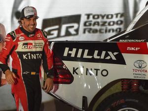 Ikut Reli Dakar, Fernando Alonso Sindir Hamilton dan Rossi