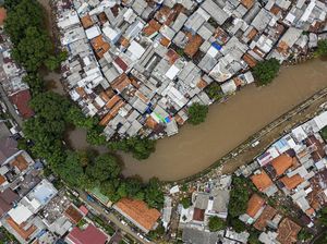 Berlomba dengan Mafia Tanah Kali Ciliwung