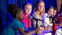 Deborah Morayo Adegbile (kiri), dari Nigeria, dan Greta Thunberg (kedua dari kiri), dari Swedia, ikut serta dalam konferensi pers di UNICEF House untuk aksi nyata yang menyoal tentang perubahan iklin dari para generasi muda. Istimewa/UNICEF/Chalasani.