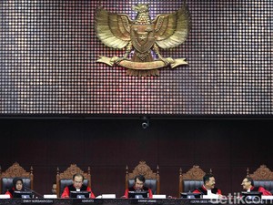 Keterangan Presiden Belum Siap, MK Tunda Sidang Gugatan Perppu Ciptaker