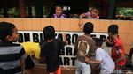 Semangat Siswa SD di Bintaro Kerja Bakti di Sekolah Pascabanjir