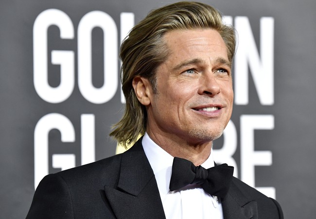 Brad Pitt, ChinaAktor tampan ini juga dilarang untuk masuk China selama 15 tahun. Hal tersebut karena perannya di film Seven Years in Tibet yang menyinggung pemerintah China karena dianggap pro-Tibet. Foto: Frazer Harrison/Getty Images