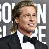 Brad Pitt, ChinaAktor tampan ini juga dilarang untuk masuk China selama 15 tahun. Hal tersebut karena perannya di film Seven Years in Tibet yang menyinggung pemerintah China karena dianggap pro-Tibet. Foto: Frazer Harrison/Getty Images