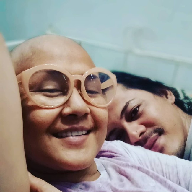 Ria Irawan meninggal dunia di RSCM, Senin (6/1/2020). Sempat dinyatakan sembuh dari kanker getah bening yang dideritanya, namun kesehatannya kembali menurun jelang akhir tahun 2019.  Foto: dok. Instagram