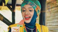 Tak hanya anak-anaknya saja yang eksis jadi YouTuber dan influencer, bahkan sang ibu pun punya jutaan pengikut di Youtube dan Instagram lho. Foto: Instagram @genhalilintar
