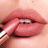 Ini Dia Warna Lipstik Yang Cocok Dipadukan Dengan Hijab Warna Peach