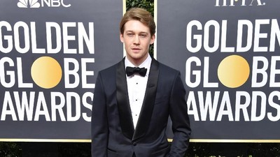 7 Potret Joe Alwyn, Aktor yang Dikabarkan Jadi Tunangan Taylor Swift