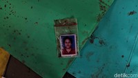 Banjir yang merendam sekolah tersebut di awal tahun 2020 membuat sejumlah barang di sekolah itu kotor akibat terkena lumpur.