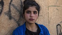 Seorang gadis tampak menangis saat migrasi dari kampung halamannya di perbatasan Turki ke kota Hassakeh, Suriah. Istimewa/UNICEF/Souleimain/AFP-Services.