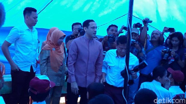 Mendikbud Nadiem Makarim meninjau SDN 02 Cirimekar, Cibinong, Bogor