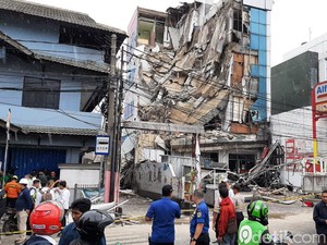 Cerita Mencekam Gedung Roboh dari Slipi hingga Bintaro