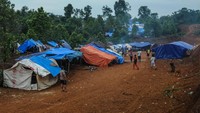 Begini suasana di tempat pengungsian korban longsor di Kampung Gunung Julang, Lebak, Banten (6/1/2020).
