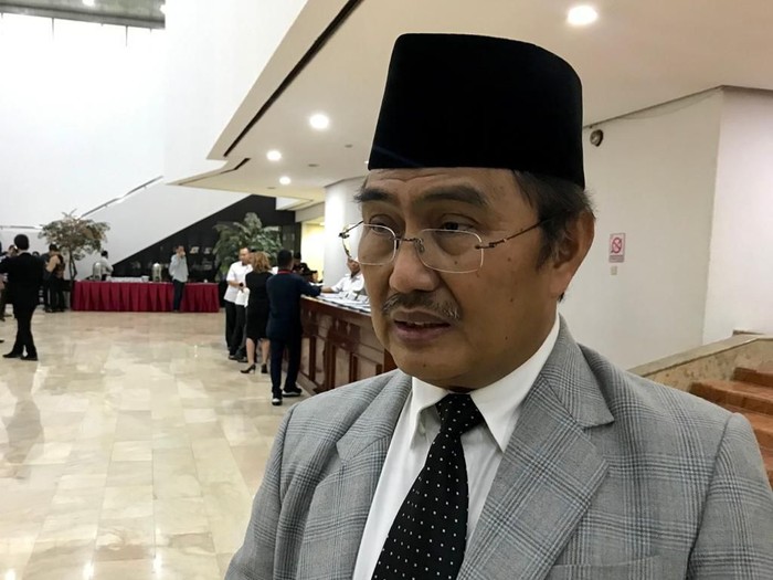 Jimly Asshiddiqie menilai persoalan perairan Natuna muncul karena nama Laut China Selatan.