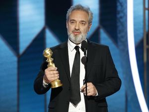 Ups, Ekspresi Kaget Sam Mendes Saat Bong Joon-Ho Menang Tertangkap Kamera