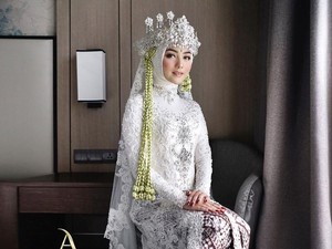 15 Inspirasi Model Kebaya Pengantin Hijab Modern yang Elegan