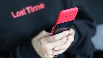 Ponsel ini mendukung 4G. Foto: Sina Mobile