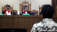 Rommy menerima uang 255 juta dari Haris Hasanudin yang mengikuti seleksi Kepala Kanwil Kemenag Jawa Timur. 