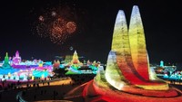 Festival es di Harbin, China, kembali digelar. Festival Es Harbin ke-36 itu dibuka pada Minggu (5/1/2020) kemarin. Getty Images/Lintao Zhang.