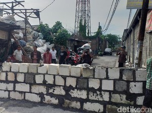 Jalan Umum di Surabaya yang Sempat Viral Diblokir Kini Ditembok Lagi