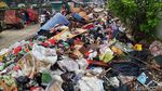 Banjir Surut, Sampah Menumpuk di Cengkareng