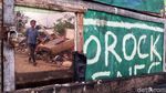 Banjir Surut, Sampah Menumpuk di Cengkareng