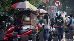 Ironi PKL yang Berjualan di Trotoar Kramat-Salemba