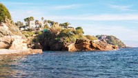 Kutukan demi kutukan dialami oleh 7 pemilik pulau. Hingga akhirnya Pulau Gaiola di pegang oleh Pemerintah Campania Region sampai hari ini.  (iStock)