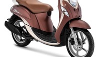 Yamaha Fino sama-sama memiliki gaya body vintage melengkung dan membulat. Motor ini punya kapasitas tangki bahan bakar yang sama dengan Honda Scoopy, yakni 4,2 liter. Bicara soal harga, Yamaha Fino saat ini dijual mulai dari Rp 19.340.000 hingga Rp 20.500.000. Foto: Dok. Yamaha