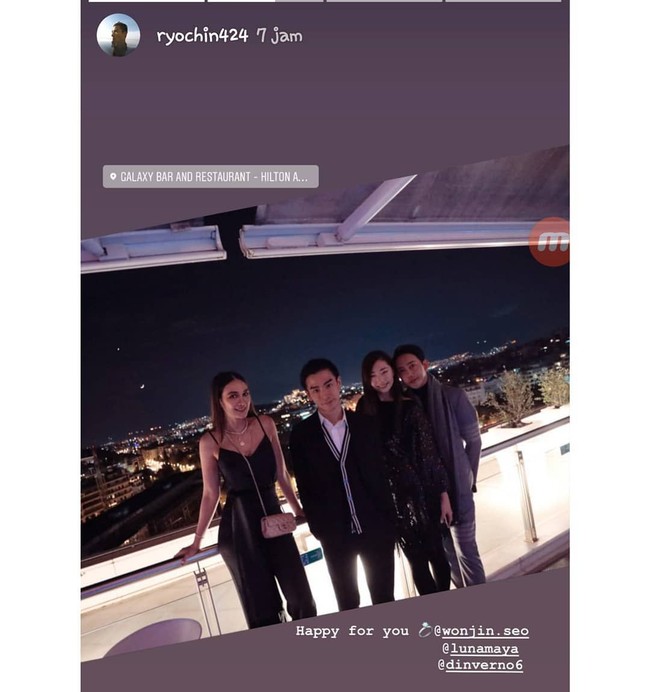 Setelah dari Jepang, Luna Maya dan Ryochin melanjutkan kebersamaan mereka di Yunani. Kali ini keduanya kondangan bareng menghadiri pernikahan salah seorang teman mereka. Foto: Instagram
